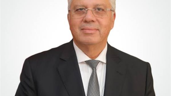 أيمن عاشور