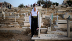 هل يجوز زيارة القبور للنساء بدون بكاء؟ دار الإفتاء توضح الحكم