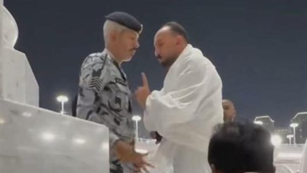 جانب من واقعة التعدي على معتمر مصري داخل الحرم المكي