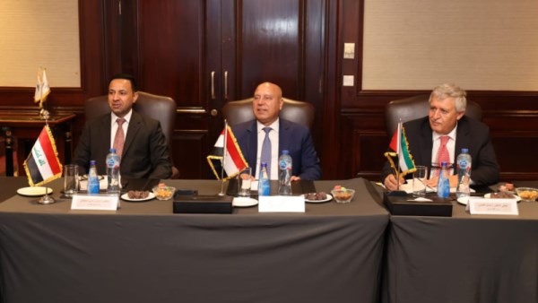 جانب من اجتماع الفريق كامل الوزير اليوم