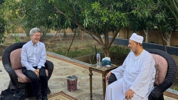 شيخ الأزهر يستقبل المفكر العالمي جيفري ساكس 
