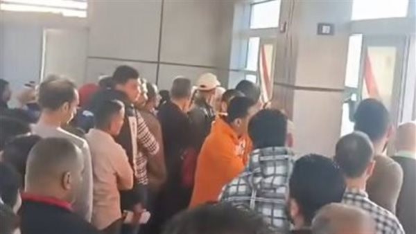 ازدحام بمحطة الأتوبيس الترددي على الطريق الدائري