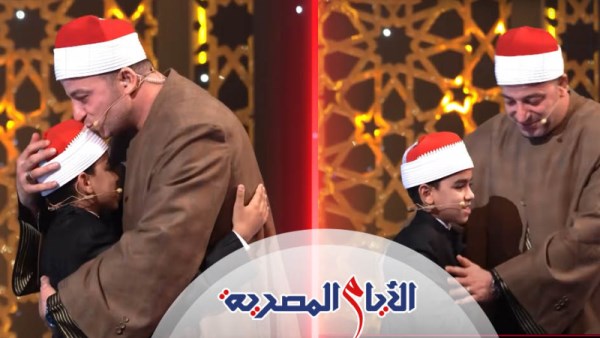 الشيخ طه النعماني يقبل رأس محمد القلاجي 