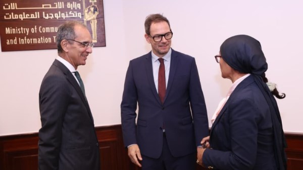 وزير الاتصالات