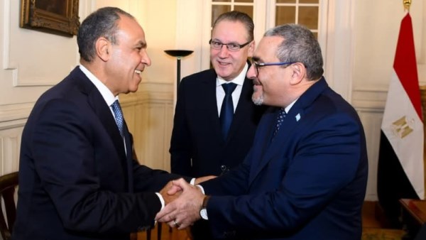  وزير الخارجية