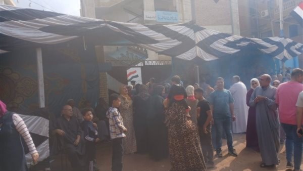 ضبط مندوب مرشح مستقل بحوزته أموال وبطاقات أمام لجنة
