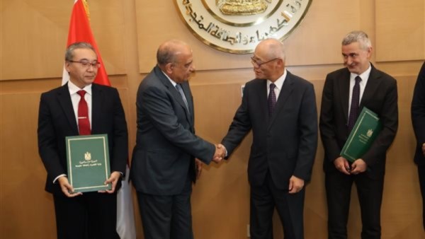 توقيع اتفاقية لإنشاء محطة طاقة شمسية