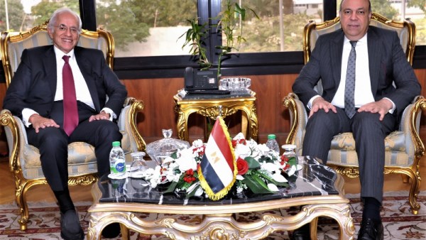 وزير الطيران يستقبل رئيس مجموعة كوبيلوزوس
