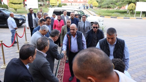 وزير الكهرباء في زيارة ميدانية 