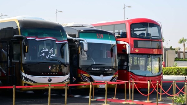 اصطفاف بالساحة الخارجية للمعرض والمؤتمر الدولي للنقل الذكي وسائل النقل المختلفة