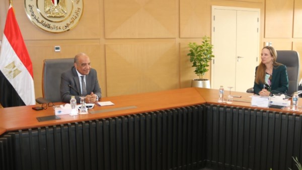 وزير الكهرباء يلتقي بوفد البنك الدولي