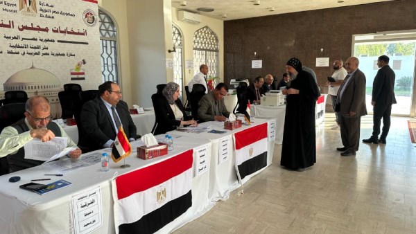 القمص سوريال الأنبا بيشوى يشارك فى انتخابات مجلس النواب بمسقط 