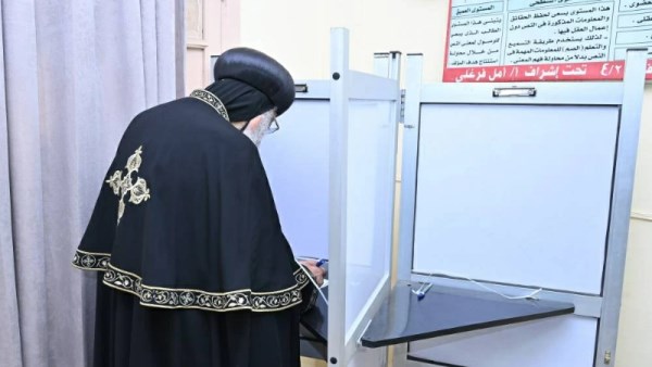 البابا تواضروس يدلي بصوته في انتخابات مجلس النواب 