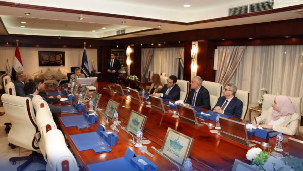 الفريق أسامة ربيع يلتقي المبعوث الإيطالي لمشروع الممر الاقتصادي لبحث سبل التعاون المشترك