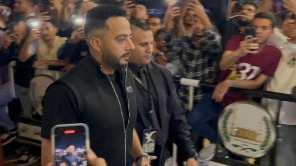 عصام السقا من عزاء والد محمد رمضان 