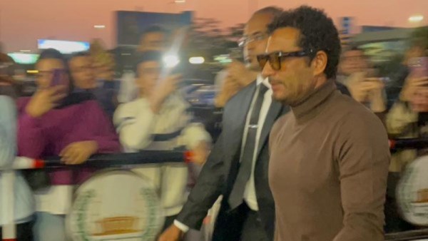 عمرو سعد من عزاء والد محمد رمضان 