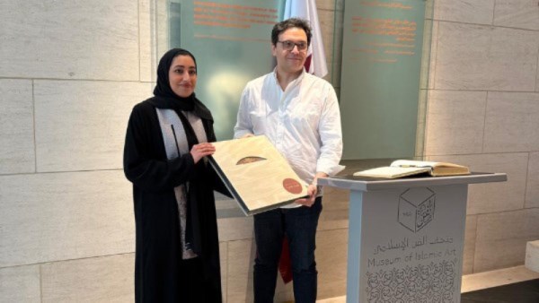 وزير الثقافة يزور متحف الفن الإسلامي بالدوحة