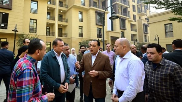 رئيس الوزراء يتفقد مشروع "روضة السيدة-2" للسكن البديل بمنطقة الطيبي بالسيدة زينب