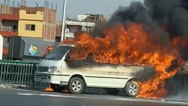 حريق سيارة ميكروباص على دائري الوراق