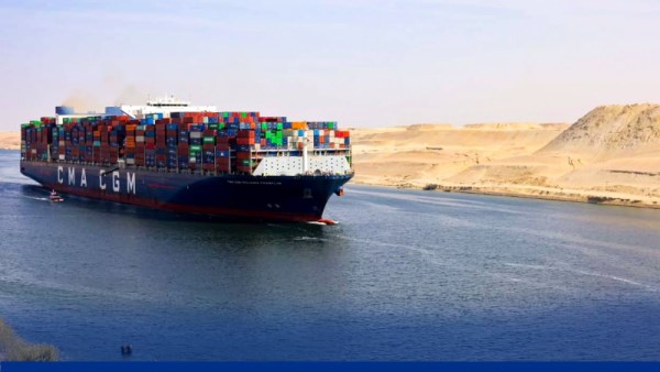 سفينة الحاويات العملاقة 