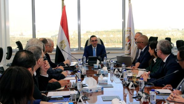 اجتماع وزير الاستثمار اليوم