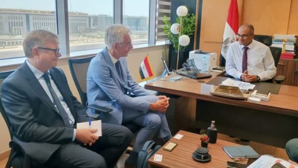 نائب وزير الإسكان مع نائب رئيس التعاون الألماني