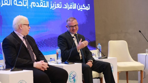 جلسة حوارية لوزارة الصحة 