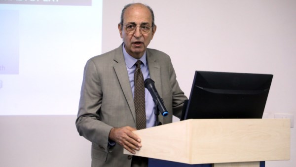 الدكتور ماجد حسين، استشاري جراحات أورام الثدي