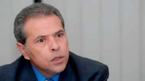 الإعلامي توفيق عكاشة