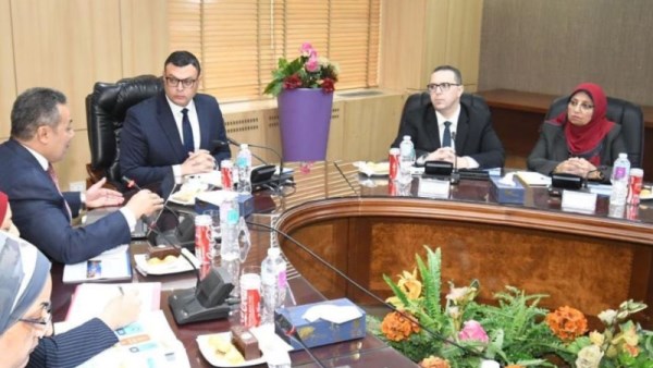 وزير الاسكان يعقد اجتماعا بمقر الهيئة العامة للتنمية السياحية