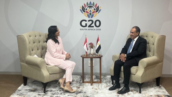 وزير الخارجية يلتقي وزيرة الخارجية الكندية