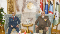بالصور، الفريق أحمد خليفة يلتقي برئيس أركان القوات المسلحة القطرية