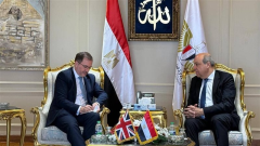 وزير الطيران يلتقي السفير البريطاني لبحث سبل التعاون ورفع كفاءة المطارات