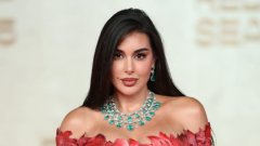 ياسمين صبري تشعل السجادة الحمراء في مهرجان البحر الأحمر السينمائي .. بالصور