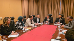 وزير الصحة يلتقي الأطباء وأطقم التمريض المصريين العاملين في ليبيا