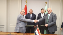 وزير الزراعة ومحافظ الوادي الجديد يشهدان توقيع بروتوكول تعاون لحماية مركز إنتاج الحرير من زحف الرمال