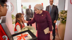 السيدة انتصار السيسي :عمل يثمر عطاء يتجدد هو شعارنا اليوم للهلال الاحمر المصري