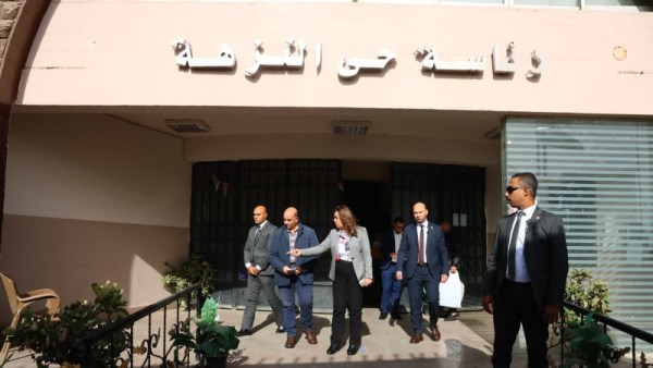 لحظة إقالة رئيس حي النزهة