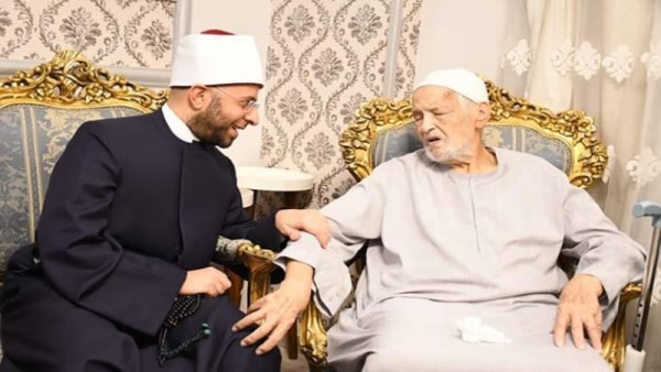 وزير الأوقاف بصحبة الراحل  الشيخ منصور الرفاعي عبيد