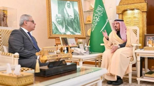 سفير مصر لدى السعودية مع أمير القصيم