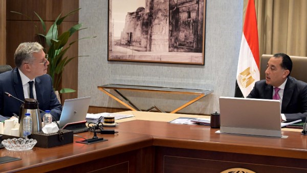 رئيس الوزراء ووزير البترول 