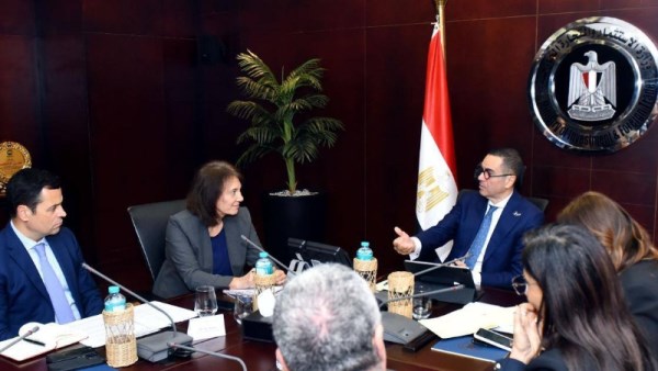 وزير الاستثمار مع بعثة صندوق النقد الدولي