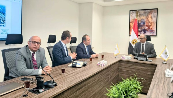 نائب وزير الإسكان مع الوفد التركى