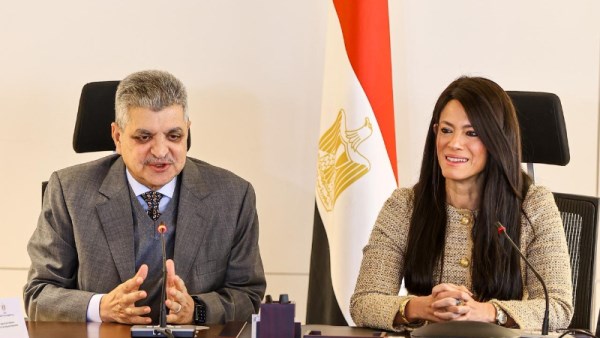  وزيرة التخطيط ورئيس هيئة قناة السويس