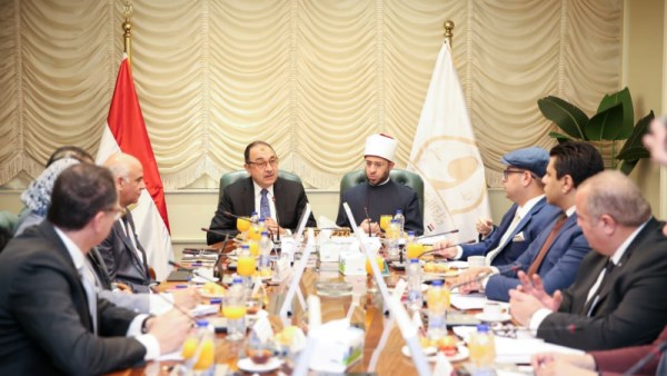 وزارتا الأوقاف وقطاع الأعمال العام