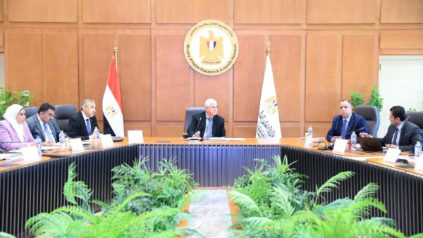 أيمن عاشور