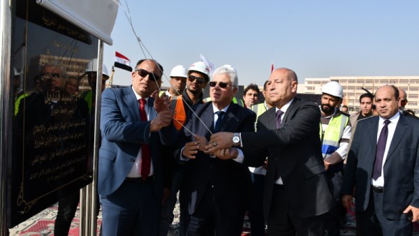أيمن عاشور