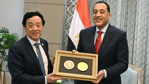 مدبولي يتسلم "ميدالية أغريكولا"
