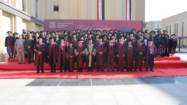 احتفالية تخريج الدفعة الأولى من طلاب جامعة المنصورة الجديدة الأهلية