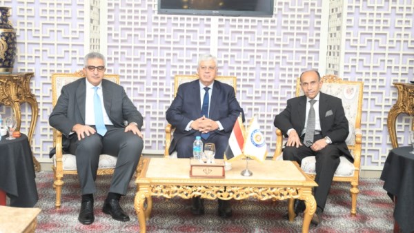 أيمن عاشور 